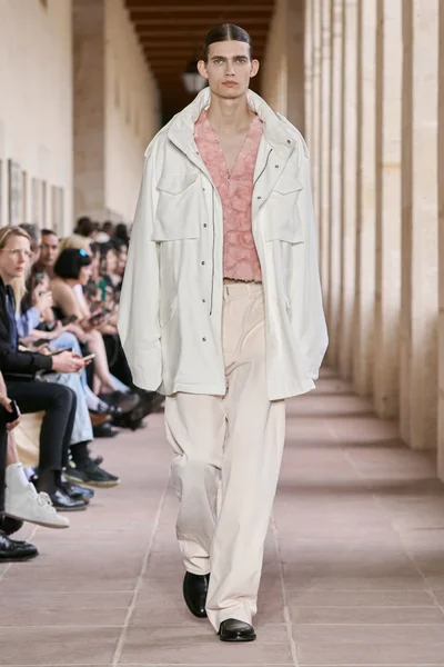 Look 32